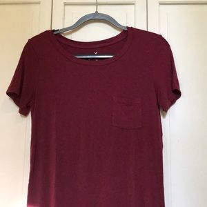 American Eagle maroon tee